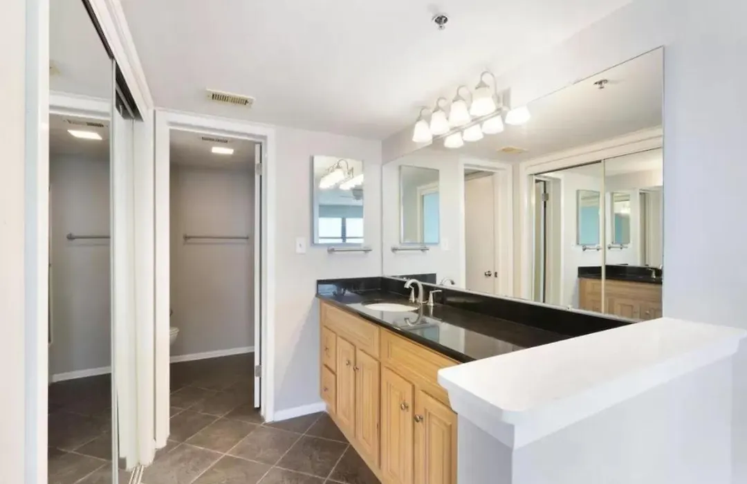Back Bay Condo 1106-1